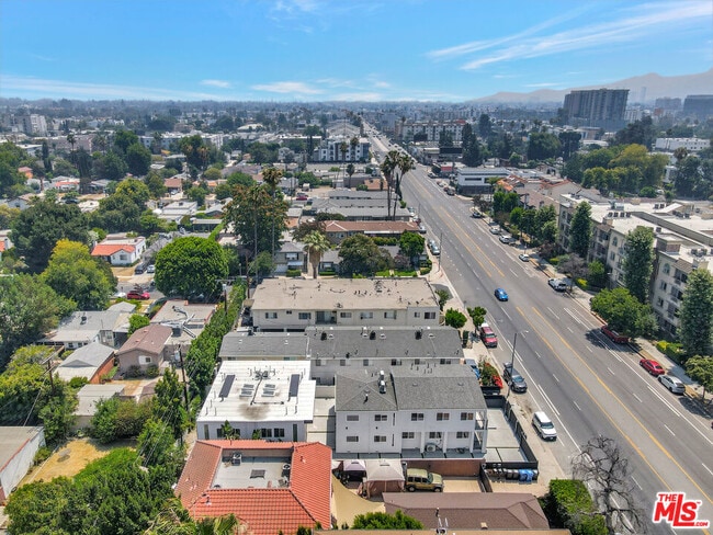 Building Photo - 11611 Burbank Blvd