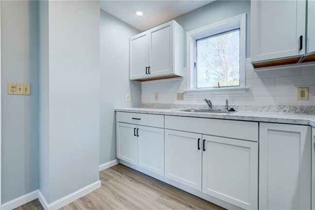 Building Photo - 304 Zuber Rd