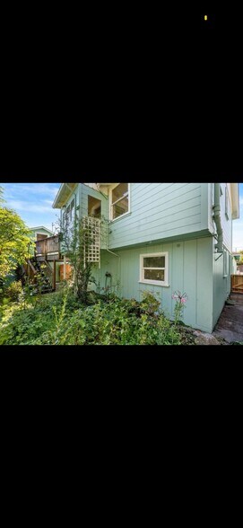 Building Photo - 945 9th St