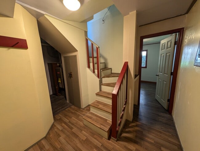 Building Photo - A Quarky Bremerton Original! Tons of Space...