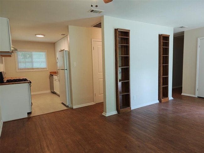 Building Photo - 3207 Locke Ln
