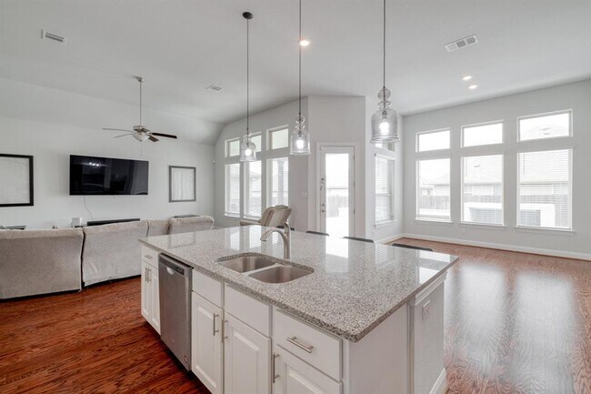 Building Photo - 18012 Leccion Dr