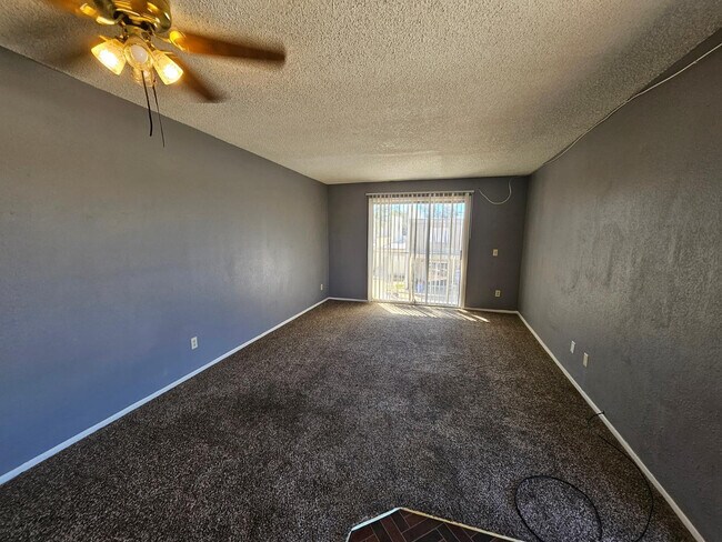 Building Photo - 2801 E Monte Cristo Ave