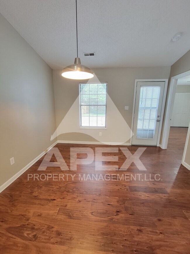 Building Photo - Spacious 2 Bd - 2 Ba Single Family Home in West Knoxville!