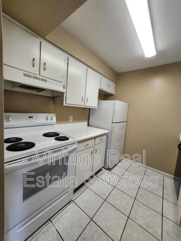 Building Photo - 9209 Tudor Dr