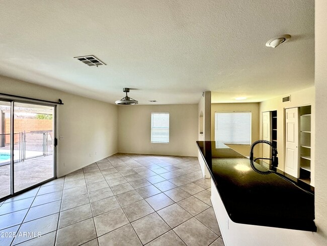 Building Photo - 4708 E Thunderhill Pl