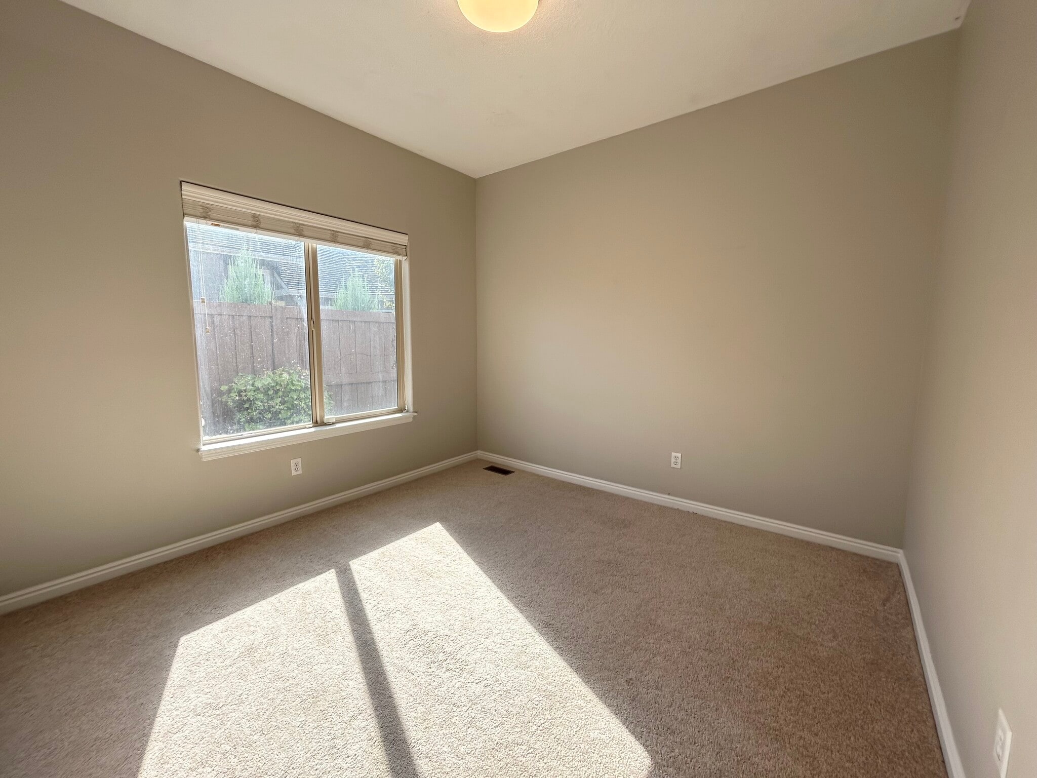 Building Photo - 5535 N Lolo Pass Ave