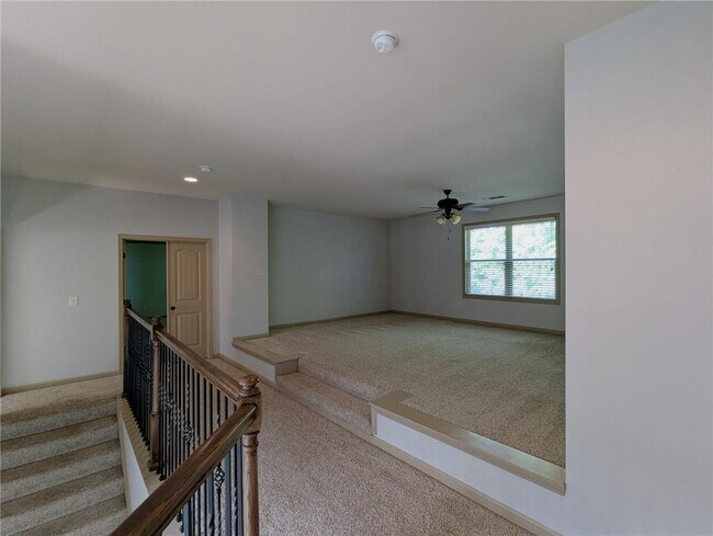 Building Photo - 4635 Belcrest Way
