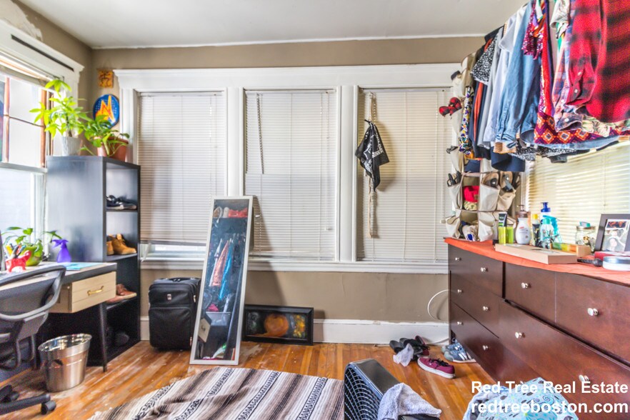 Building Photo - 163 Hillside St