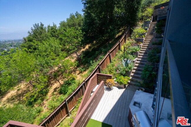 Building Photo - 3865 Buena Park Dr