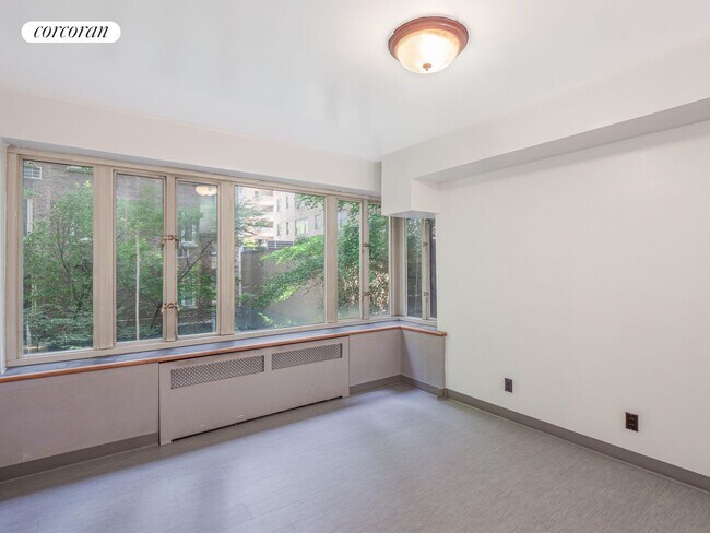 Building Photo - 35 E 35th St