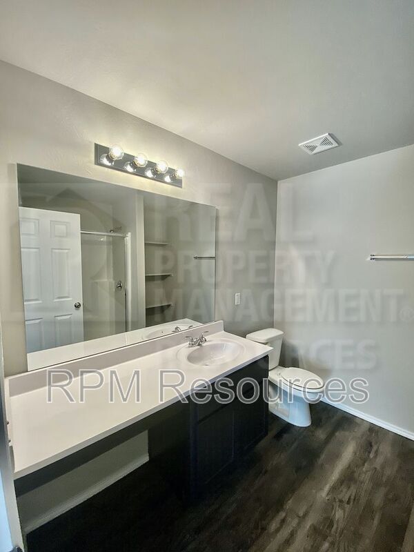 Building Photo - 1812 Hayes Ln