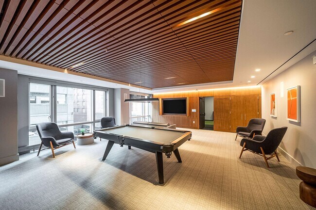 Building Photo - 75 Park Ln S