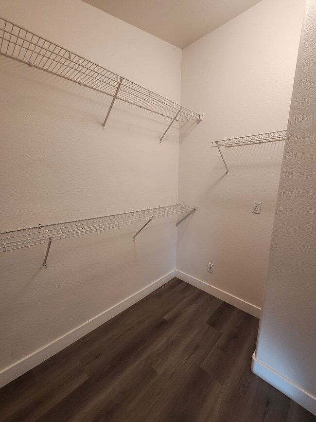 Building Photo - 5264 Island Chain Rd