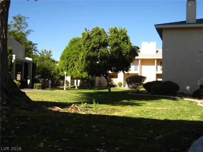 Building Photo - 2894 Lilac Ct