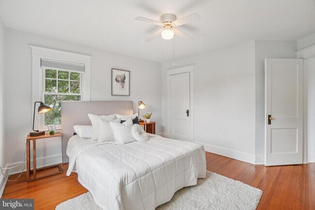 Building Photo - 2439 Monroe St NE