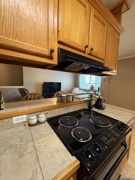 Building Photo - 828 Meadow Bend Dr