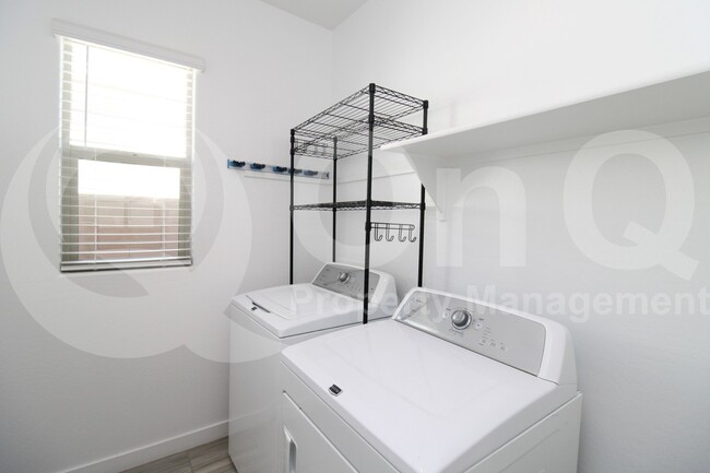 Building Photo - 9624 E Twinkle Cir