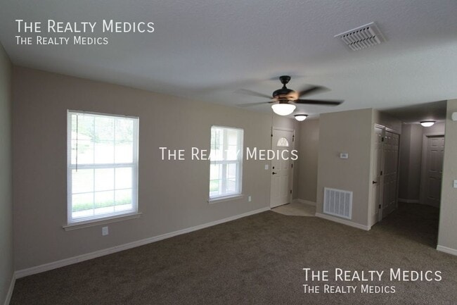 Building Photo - 15593 SW 48th Ave