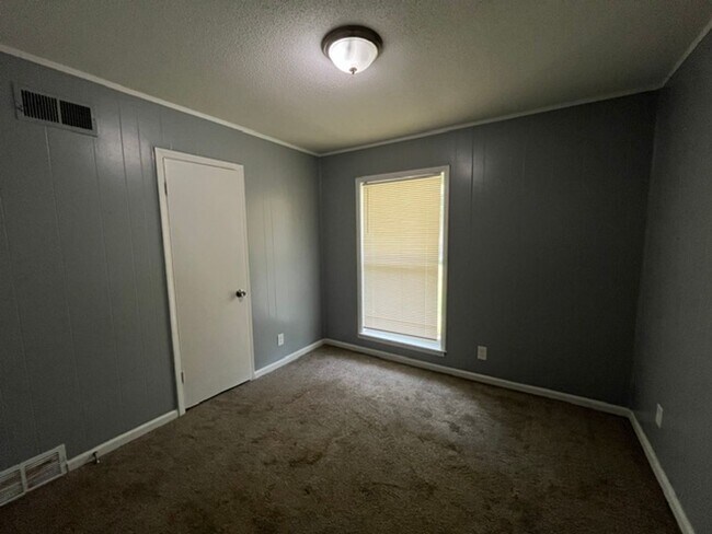 Building Photo - Renovated 3 Bedroom 1.5 Bath Home for Rent!!
