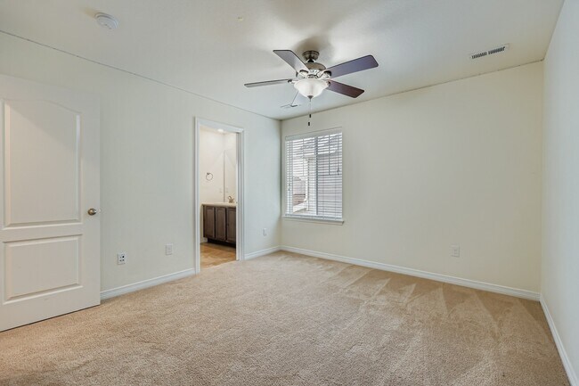Building Photo - 14810 Vienna Cir