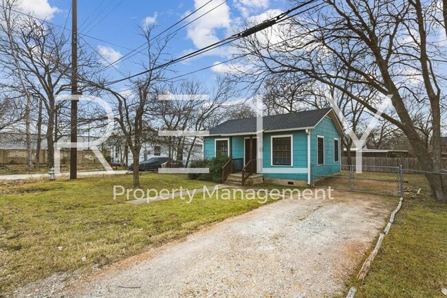 Building Photo - 933 E 56th St