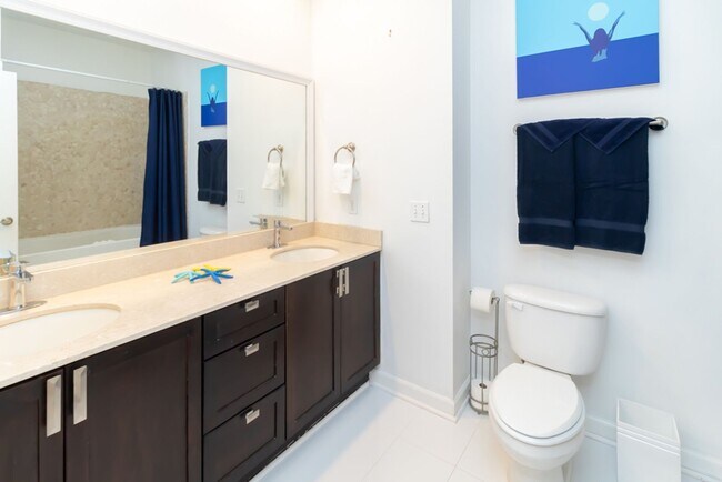 Building Photo - Lovely Townhome Available In Yacht Cove