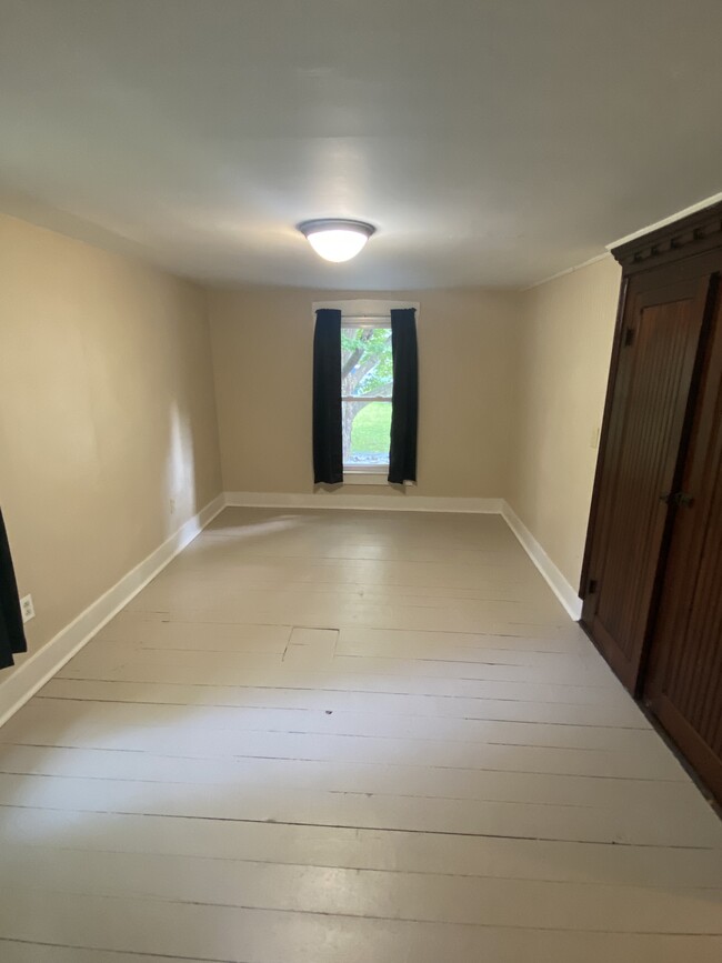 Bedroom 2 - view 1 - note built in storage - 710 Clark st