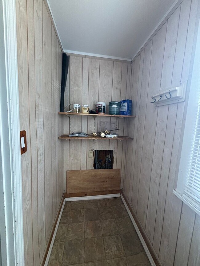 Building Photo - Updated 3bd/2bth home with Remodeled Maste...