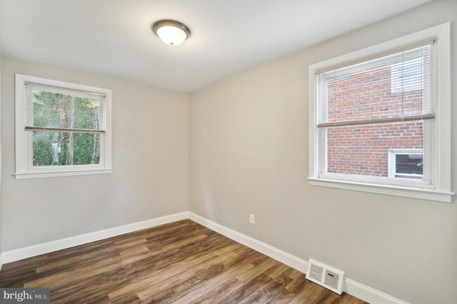Building Photo - 588 Livezey St