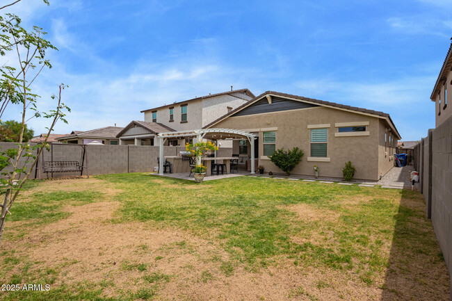 Building Photo - 5744 N 109th Ave