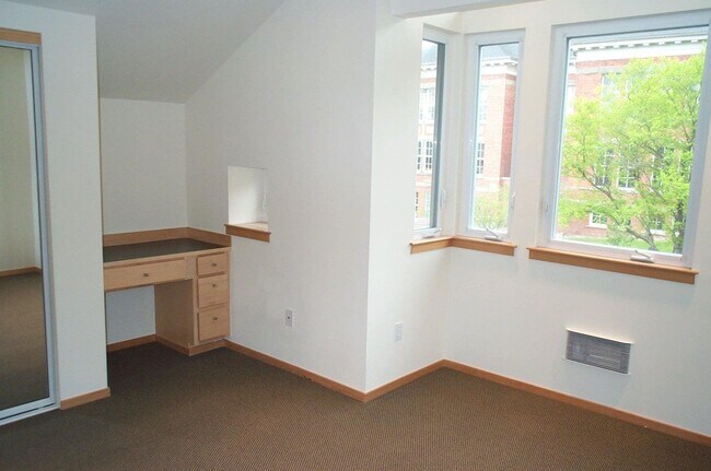 Building Photo - HEO#14-15
