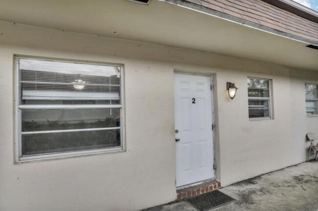 Building Photo - 240 SE 9th Ave