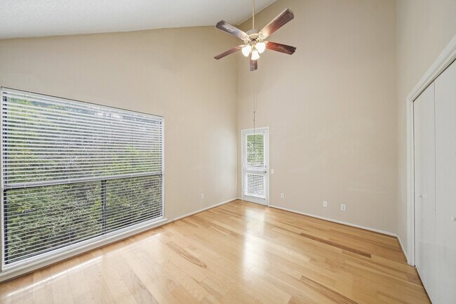 Building Photo - 130 Sugar Berry Cir