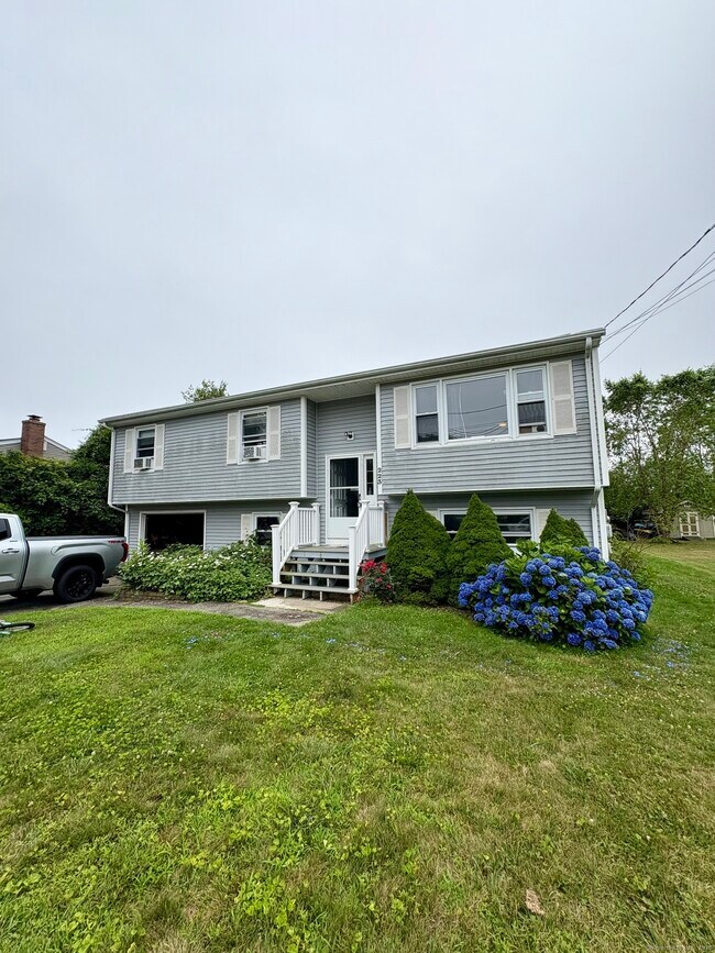Primary Photo - 223 Seneca Dr