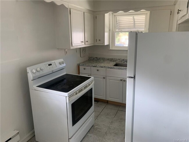 Building Photo - 347 Taylor Ave