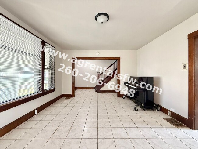 Building Photo - 2921 Hoagland Ave