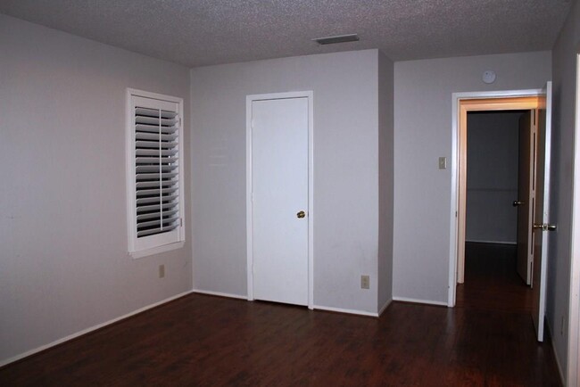 Building Photo - 2812 Lemmontree Ln