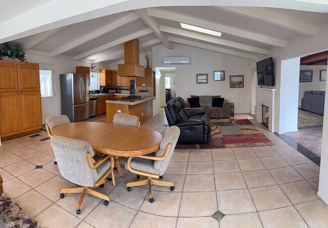Building Photo - 5360 El Arbol Dr