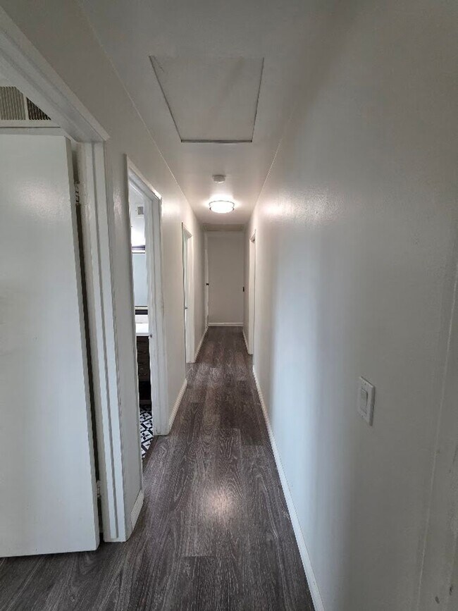 Building Photo - SPACIOUS 4BD/2BA WITH GARAGE, LAUNDRY AND ...