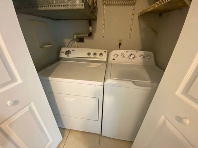 Building Photo - 2 Bedroom 2 Bath Duplex in Historic Downto...