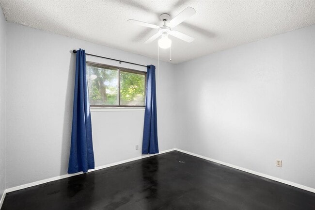 Building Photo - 4702 Gray Fox Dr
