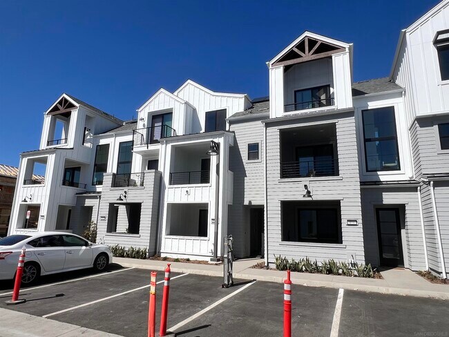 Building Photo - 1301 Bergamo Pl