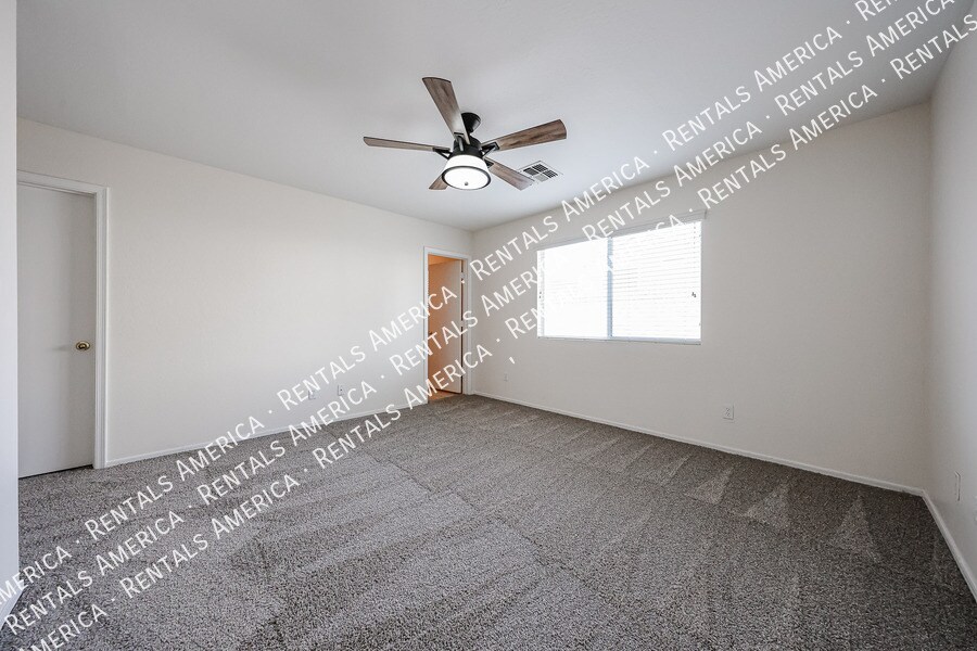 Building Photo - 1517 S 219th Dr