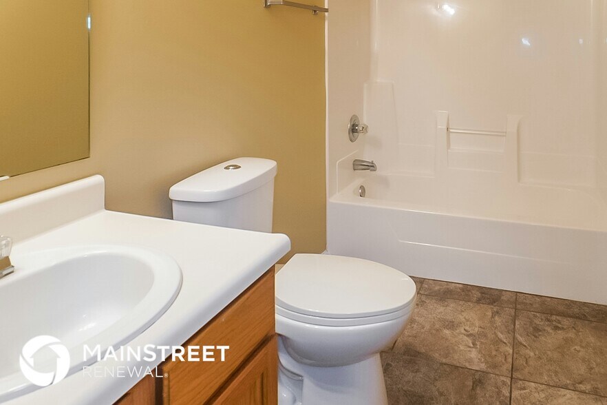 Building Photo - 2245 Valley Creek E Ln