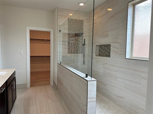Building Photo - 4237 Privacy Hedge St