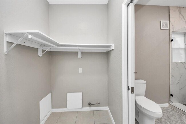 Building Photo - 1302 Raintree Cir