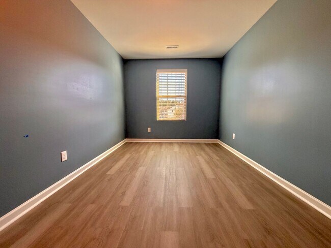 Building Photo - Updated 3BR Townhome | Community Pool, Gym, Pickleball, & Tennis Courts | Easy RTP Access