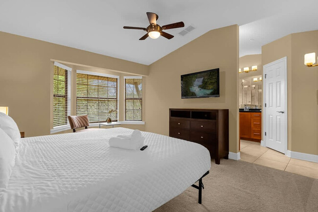 Building Photo - 14590 Damai Ln