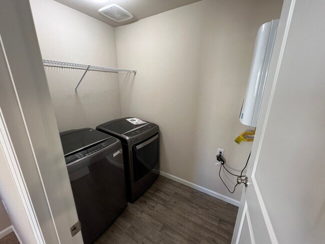 Building Photo - Morningside 3 Bedroom Townhome Happy Vally